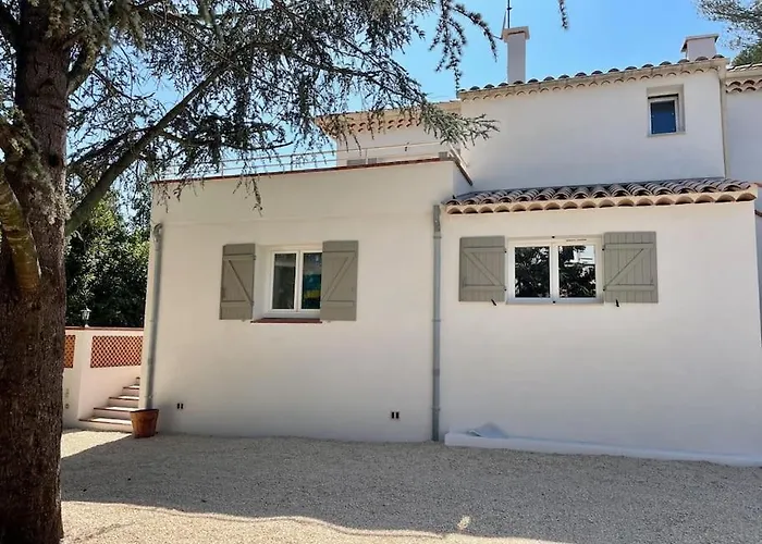 61 Boulouris Apartamento *